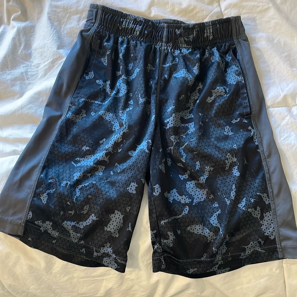 Youth Sz SM Nike black & gray camouflage shorts